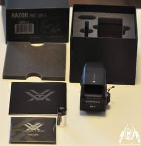 11-razor-amg-uh1-box-inside3 3